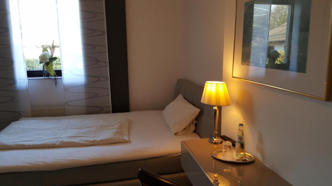 Landhotel Linden Am Venekotensee Niederkruechten Ngoại thất bức ảnh