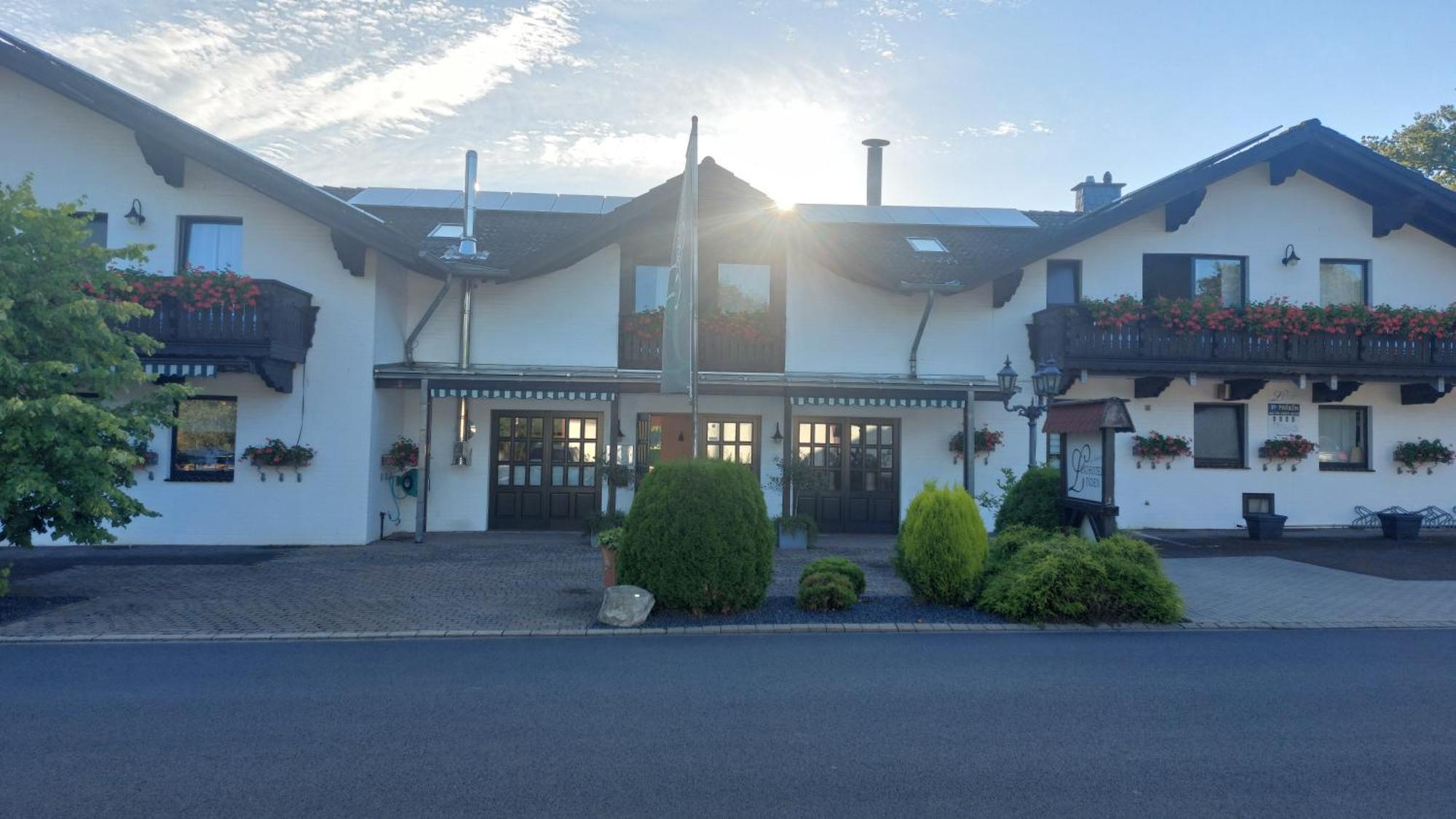 Landhotel Linden Am Venekotensee Niederkruechten Ngoại thất bức ảnh